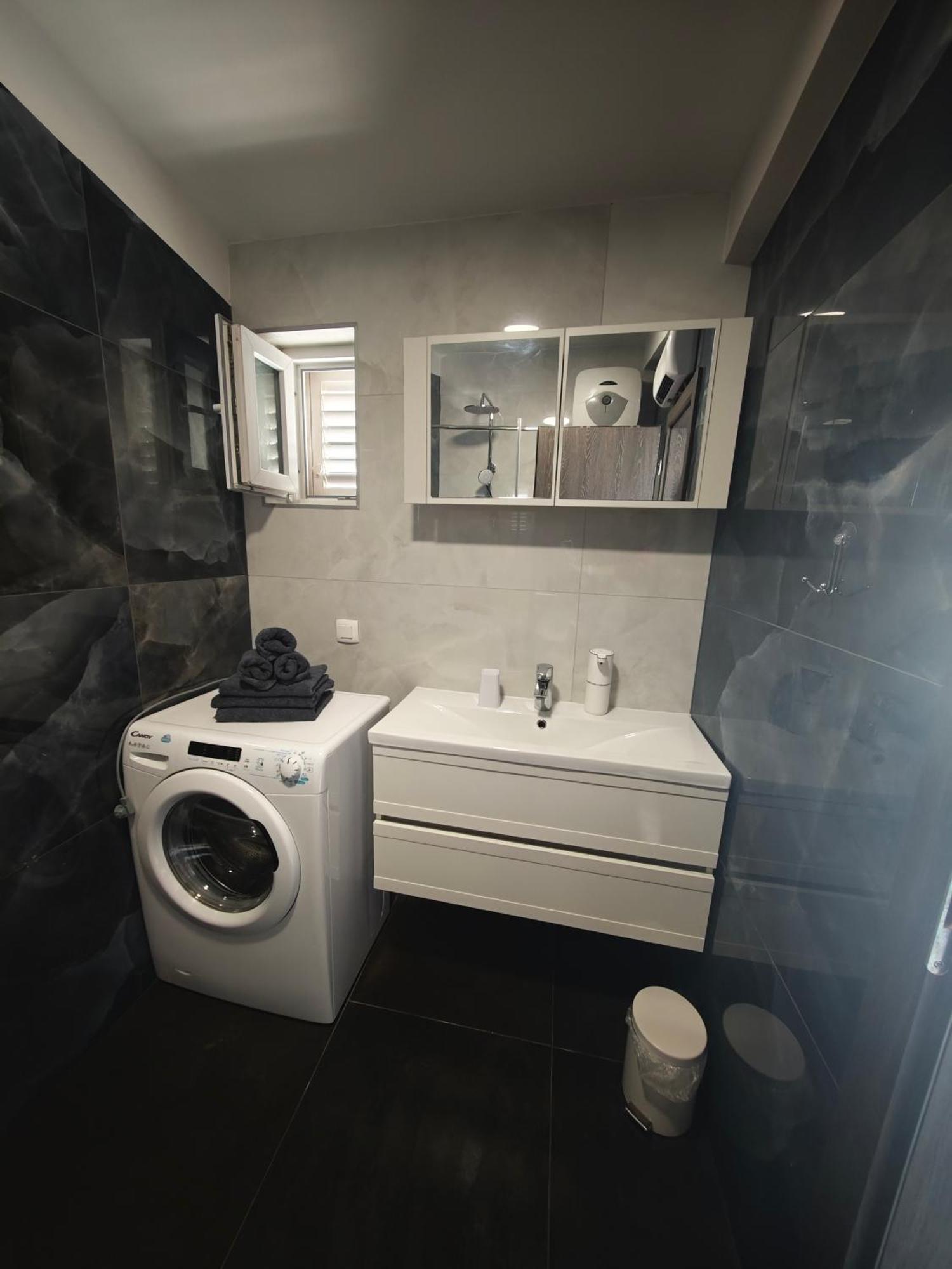 Apartman Lux มาคาร์สกา ภายนอก รูปภาพ