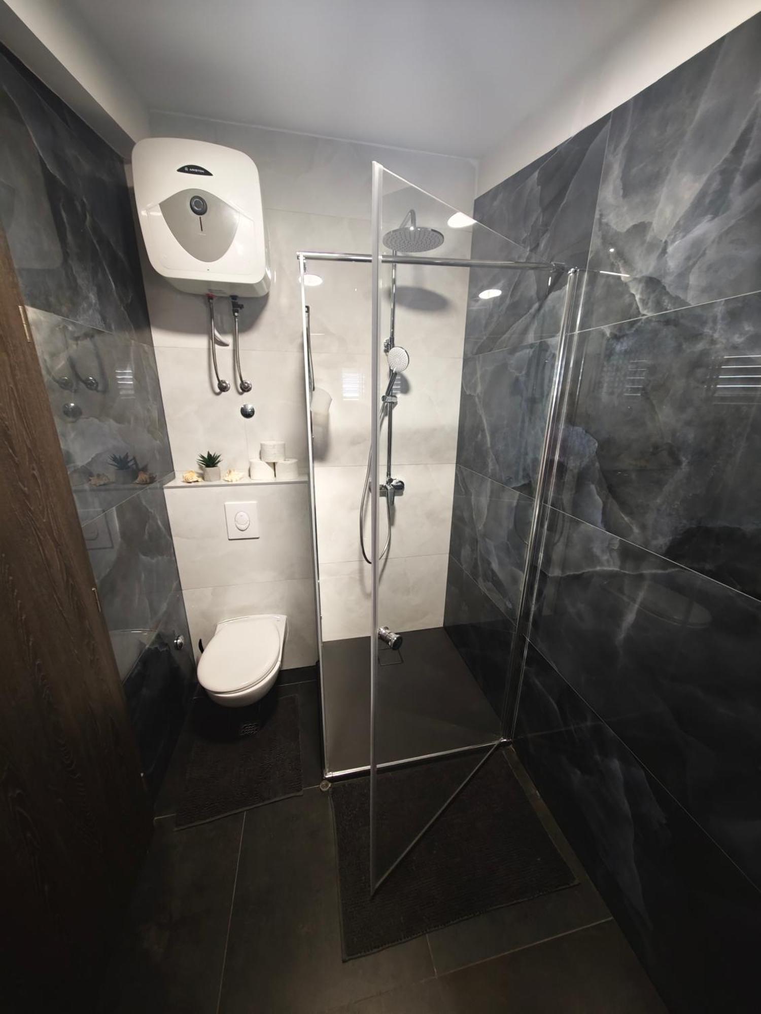 Apartman Lux มาคาร์สกา ภายนอก รูปภาพ